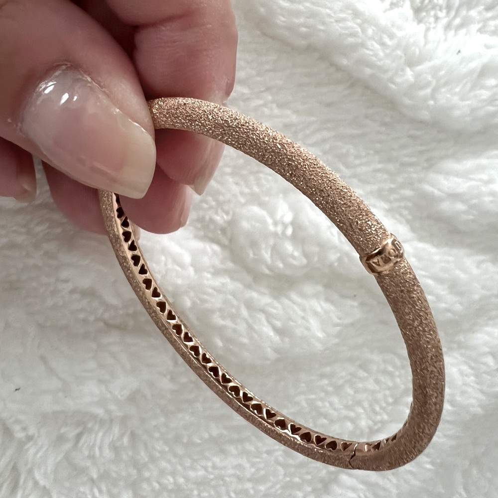 Rose gold (plated) brushed bangle